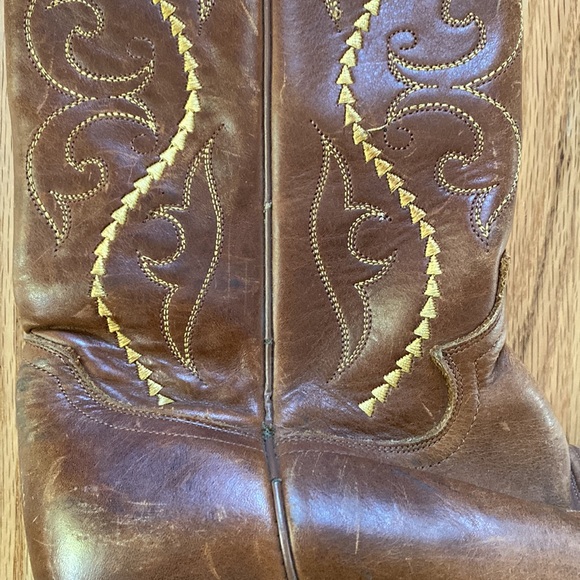 Justin’s women’s authentic brown leather cowboy boots. Size 8. Worn condition. - Picture 7 of 7